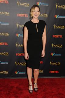 Anna Torv feet photo thumbnail