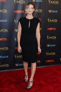 Anna Torv feet photo thumbnail