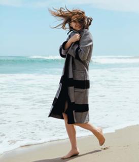 Anna Torv feet photo thumbnail