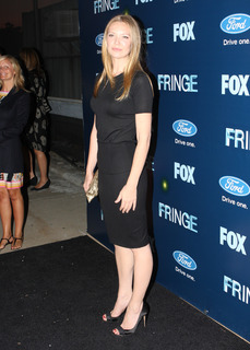 Anna Torv feet photo thumbnail