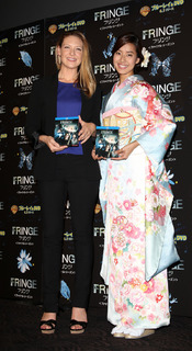 Anna Torv feet photo thumbnail