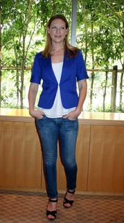 Anna Torv feet photo thumbnail