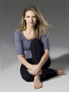 Anna Torv feet photo thumbnail