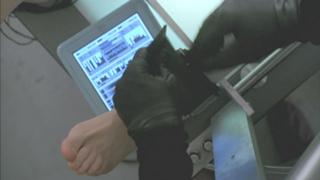Anna Torv feet photo thumbnail