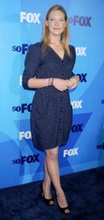 Anna Torv feet photo thumbnail