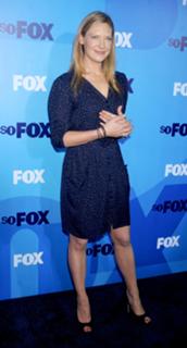 Anna Torv feet photo thumbnail