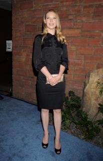 Anna Torv feet photo thumbnail