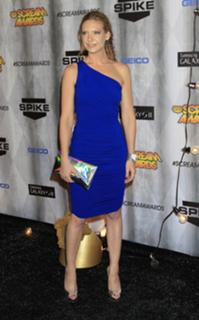 Anna Torv feet photo thumbnail