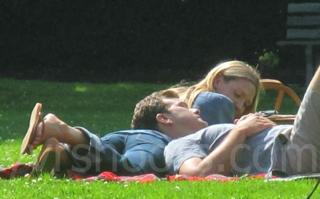 Anna Torv feet photo thumbnail