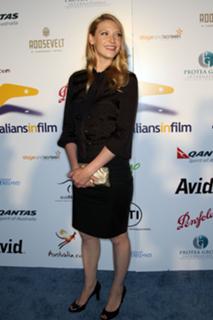 Anna Torv feet photo thumbnail