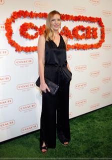 Anna Torv feet photo thumbnail