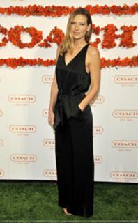 Anna Torv feet photo thumbnail