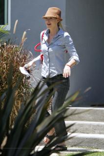 Anna Torv feet photo thumbnail
