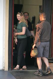 Anna Torv feet photo thumbnail
