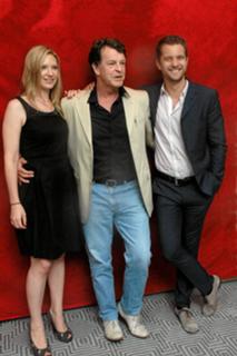 Anna Torv feet photo thumbnail
