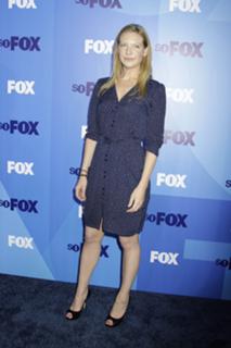 Anna Torv feet photo thumbnail