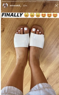 Anna Vakili feet photo 14