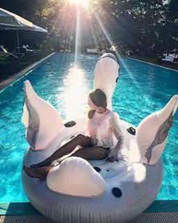 Anna Wendzikowska feet photo thumbnail