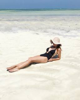 Anna Wendzikowska feet photo thumbnail