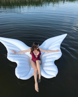 Anna Wendzikowska feet photo thumbnail