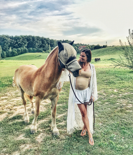 Anna Wendzikowska feet photo thumbnail