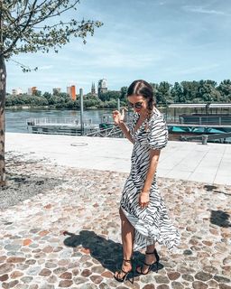 Anna Wendzikowska feet photo thumbnail