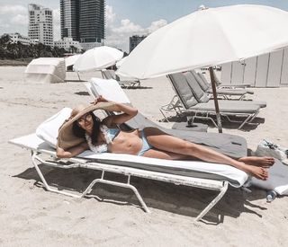 Anna Wendzikowska feet photo thumbnail