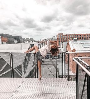 Anna Wendzikowska feet photo thumbnail