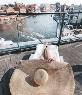 Anna Wendzikowska feet photo thumbnail