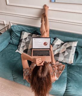 Anna Wendzikowska feet photo thumbnail