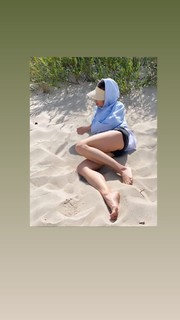 Anna Wendzikowska feet photo thumbnail