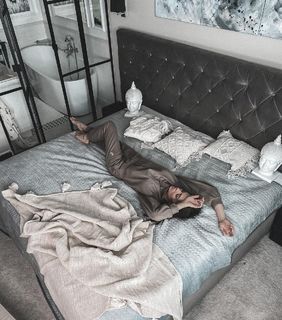 Anna Wendzikowska feet photo thumbnail