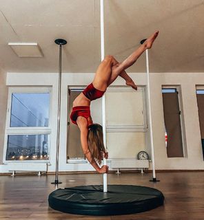 Anna Wendzikowska feet photo thumbnail