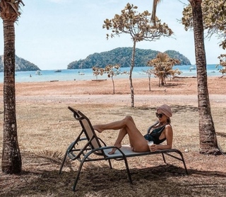 Anna Wendzikowska feet photo thumbnail