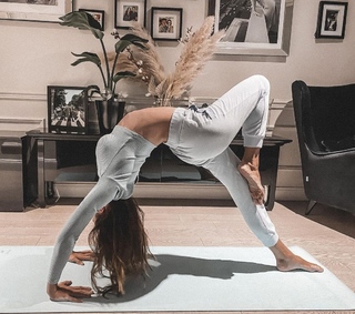 Anna Wendzikowska feet photo thumbnail