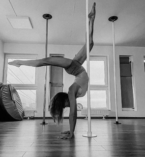 Anna Wendzikowska feet photo thumbnail