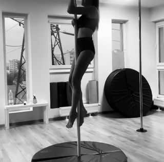 Anna Wendzikowska feet photo thumbnail