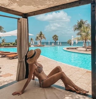 Anna Wendzikowska feet photo thumbnail