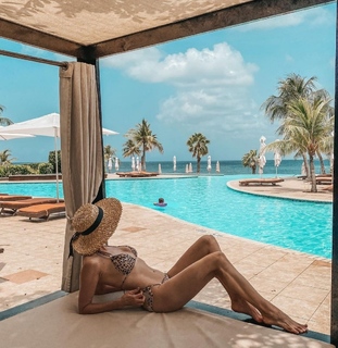 Anna Wendzikowska feet photo thumbnail