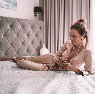 Anna Wendzikowska feet photo thumbnail