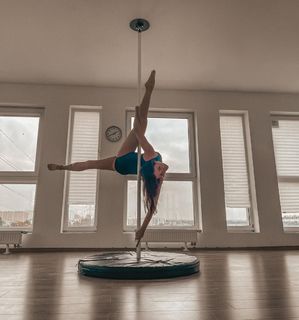 Anna Wendzikowska feet photo thumbnail