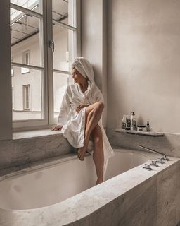 Anna Wendzikowska feet photo thumbnail