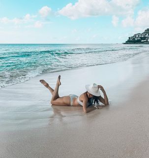 Anna Wendzikowska feet photo thumbnail