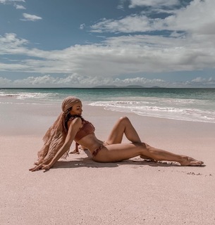 Anna Wendzikowska feet photo thumbnail