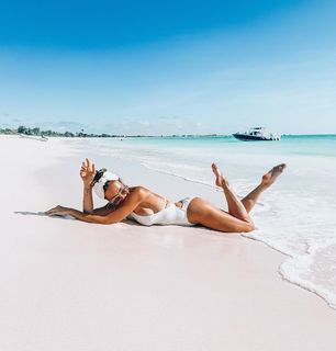 Anna Wendzikowska feet photo thumbnail