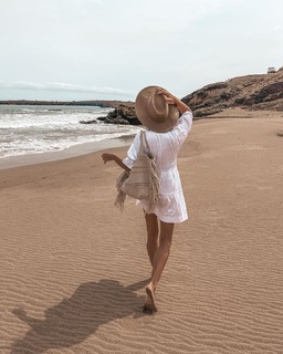 Anna Wendzikowska feet photo thumbnail