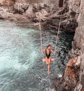 Anna Wendzikowska feet photo thumbnail