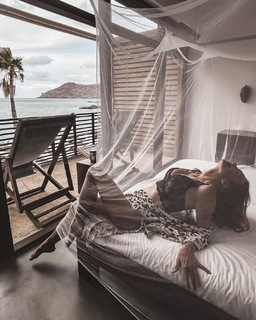 Anna Wendzikowska feet photo thumbnail