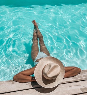 Anna Wendzikowska feet photo thumbnail