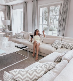 Anna Wendzikowska feet photo thumbnail